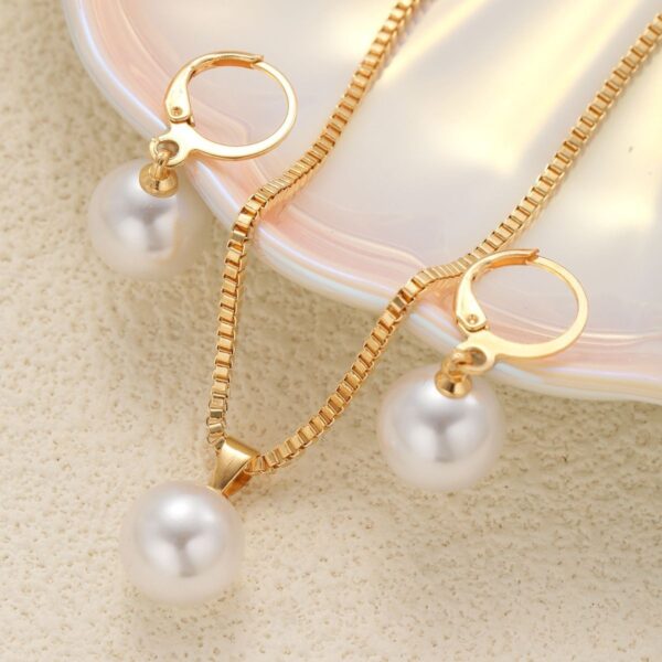New Light Luxury Fashion Faux Pearl Pendant Necklace and Earrings Set - Versatile, Exquisite, Elegant Birthday Gift