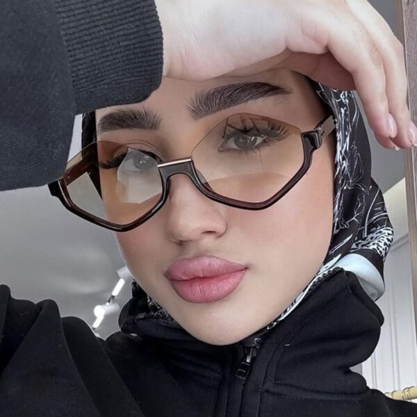 European and American Retro Large Frame Polygonal Rhombus Sunglasses for Women - High-End Design, Slimming for Round Faces, Half-Frame Lettered Shades