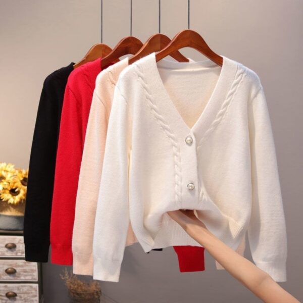 Korean-style cardigan, loose sweater for spring and autumn, versatile V-neck women's short coat, thick knit outerwear for winter.